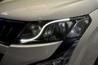 Mahindra XUV 500   FWD 4X2 W6 