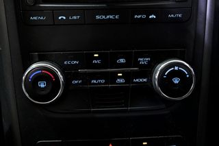 Mahindra XUV 500   FWD 4X2 W6 