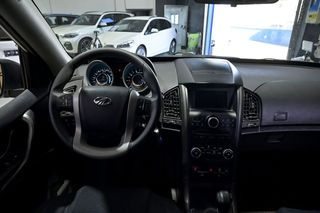 Mahindra XUV 500   FWD 4X2 W6 