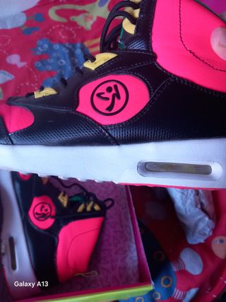 Zapatillas Zumba Negras y Rosas
Casi sin uso