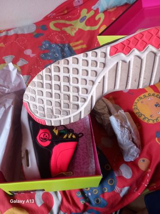 Zapatillas Zumba Negras y Rosas
Casi sin uso