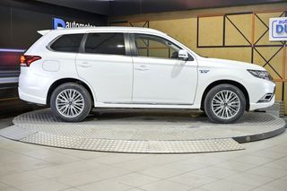 Mitsubishi Outlander   2.4 PHEV Kaiteki Auto 4WD 