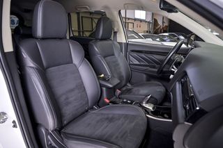 Mitsubishi Outlander   2.4 PHEV Kaiteki Auto 4WD 