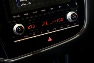 Mitsubishi Outlander   2.4 PHEV Kaiteki Auto 4WD 