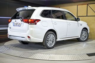Mitsubishi Outlander   2.4 PHEV Kaiteki Auto 4WD 