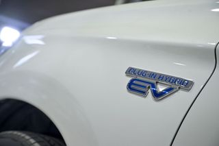 Mitsubishi Outlander   2.4 PHEV Kaiteki Auto 4WD 