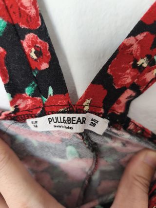 Mono corto Pull&Bear flores rojas