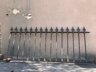Barandilla de forja con puntas decorativas