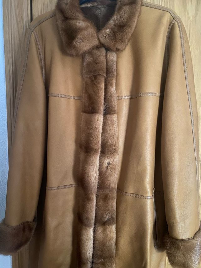 Abrigo de piel auténtica beige y marrón