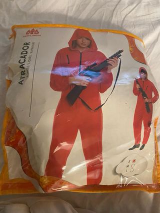 Disfraz rojo con máscara