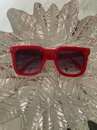 Occhiali da sole rossi vintage