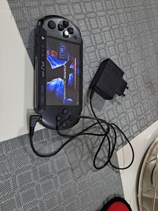 PSP Negra con Star Wars: The Force Unleashed