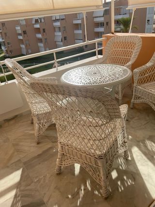 Conjunto mesa y 4 sillones terraza mimbre