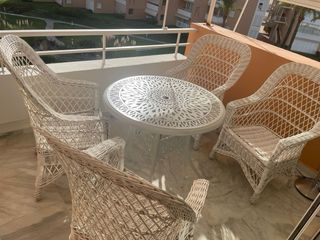 Conjunto mesa y 4 sillones terraza mimbre