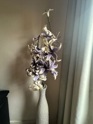 Jarrón Decorativo Elegante Morado y Plateado