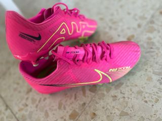 Botas de fútbol Nike talla 41 y 42
