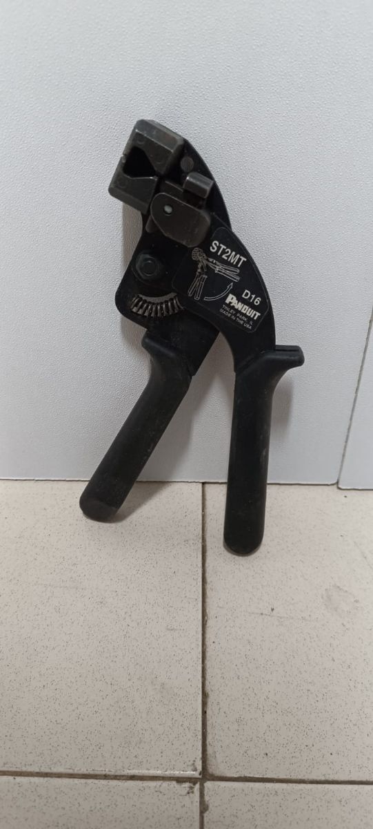 Máquina para bridas metálicas Panduit ST2MT D16