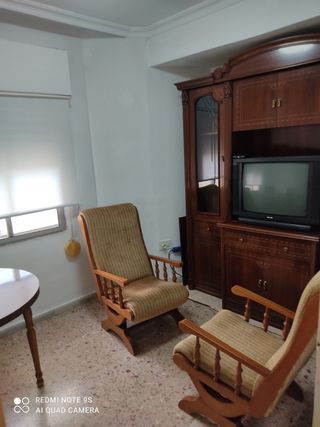 REGALO Comedor completo: mueble, mesa, sillas