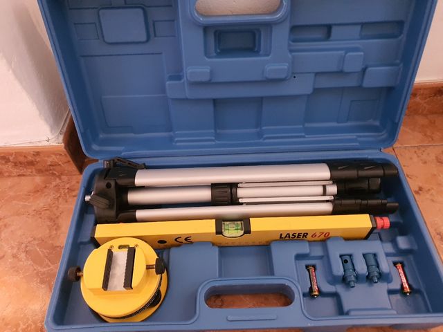 Nivel Láser con Trípode y Manual