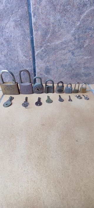 8 Candados Variados