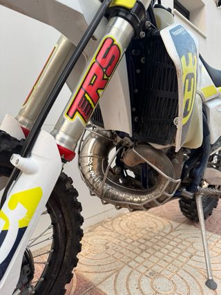 Moto Enduro Husqvarna 2023