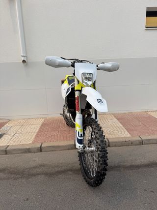 Moto Enduro Husqvarna 2023