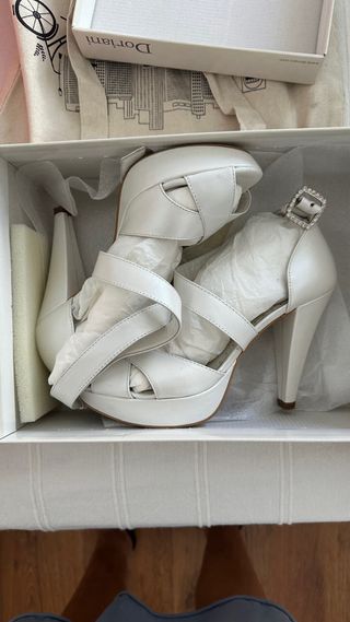 Sandalias de tacón blancas