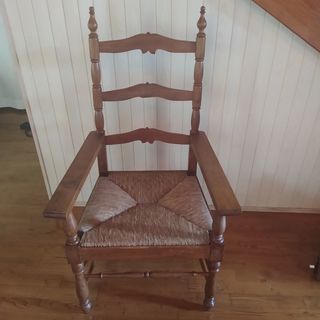 2 Sillas de madera con brazos