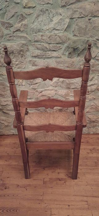 2 Sillas de madera con brazos