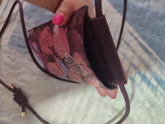 Bolso porta móvil estampado floral