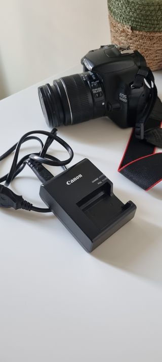 Canon 1100D + Objetivo 18-55mm + Funda +disparador