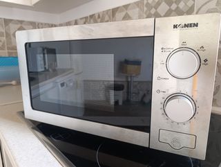 Microondas Konen plateado