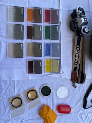 Cámara OLYMPUS OM20 + objetivos y filtros