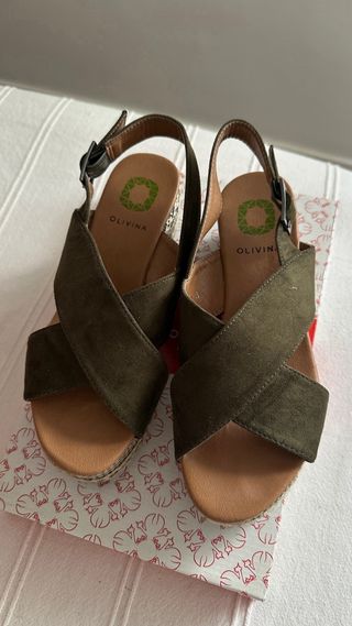 Sandalias caqui con cuña