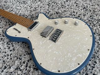 Guitarra Godin Radiator 