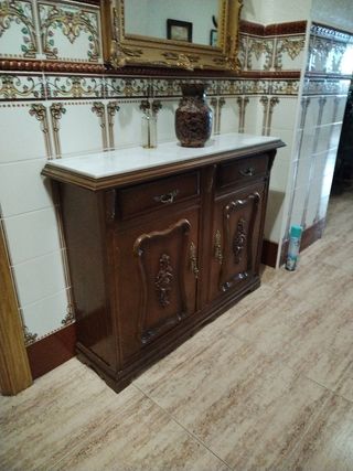 Recibidor madera y mármol