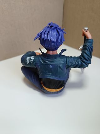 Figura Anime Trunks Sentado Dragon Ball