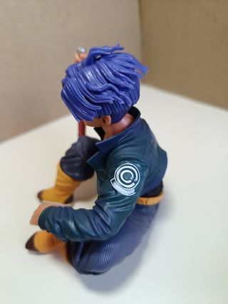 Figura Anime Trunks Sentado Dragon Ball