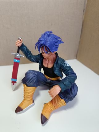 Figura Anime Trunks Sentado Dragon Ball