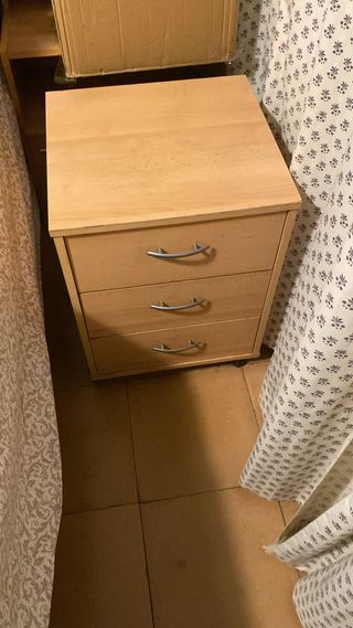 Cajonera de madera con 3 cajones