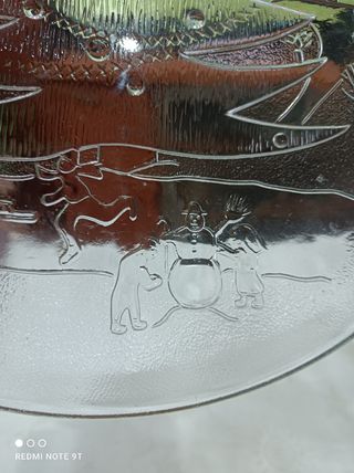 Plato de cristal navideño con escena
