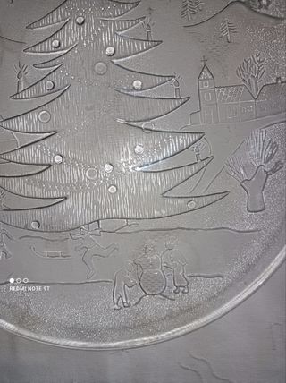 Plato de cristal navideño con escena