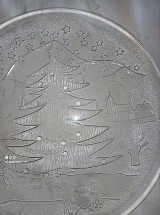 Plato de cristal navideño con escena