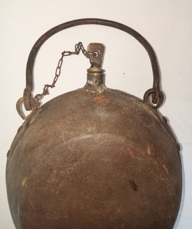 Garrafa de ferro antiga