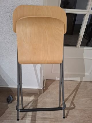Silla alta plegable Ikea madera y metal.
