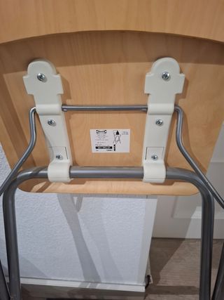 Silla alta plegable Ikea madera y metal.
