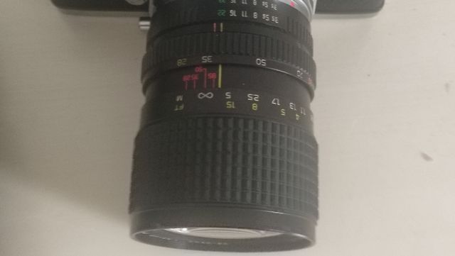 Cámara Minolta SRT303 + Objetivo Tokina 28-85mm