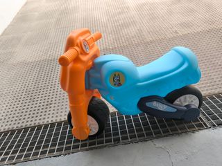 Moto correpasillos Bluey en muy buen estado