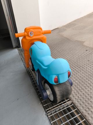 Moto correpasillos Bluey en muy buen estado