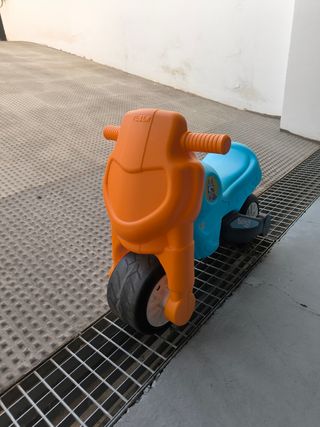 Moto correpasillos Bluey en muy buen estado